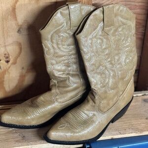 Beige Women’s Cowgirl Boots Size 6.5